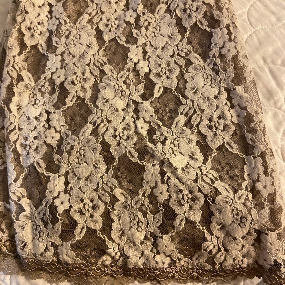Tollar lace no sleeve shirt - Picture 2 of 4